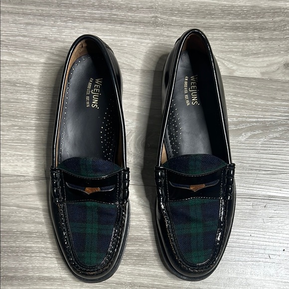 G H Bass & Co Weejuns Black and Green Plaid Loafers (9) - Picture 3 of 14